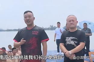 浓眉：詹姆斯那球明显是三分 和裁判谈过但他们说回放中心决定的